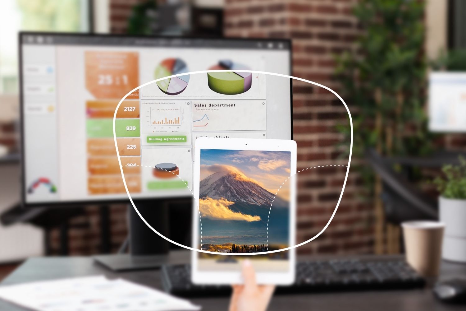 เลนส์สำหรับออฟฟิศ (Office Lens) ออกแบบเพื่อการมองที่คมชัดทั้งระยะใกล้และกลาง เหมาะสำหรับใช้คอมพิวเตอร์ อ่านเอกสาร และประชุมงาน ลดอาการล้าตา ผ่อนคลายกล้ามเนื้อตา ลดปวดตา และความเครียดจากการจ้องจอ
เปลี่ยนโฟกัสลื่นไหล ลดความเบลอด้านข้าง มองเห็นเป็นธรรมชาติทุกมุมมอง